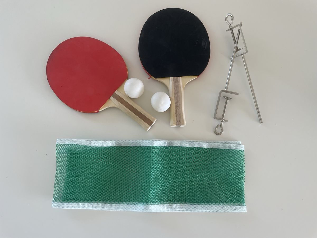 Racchette: Tischtennis Set 2 Schläger 2 Bälle Netz – Usato da Thalwil venduto da Andieg