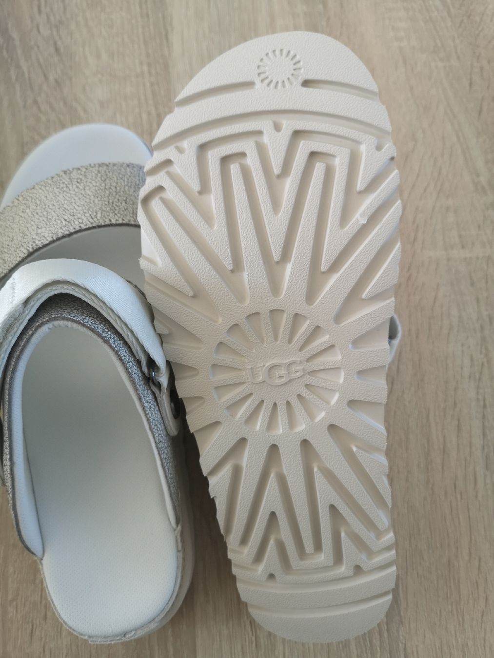 Ugg Scarpe da donna: Ugg Plateau Pantoletten – Nuovo e nell'imballaggio originale da Zürich venduto da kiwi2024 1