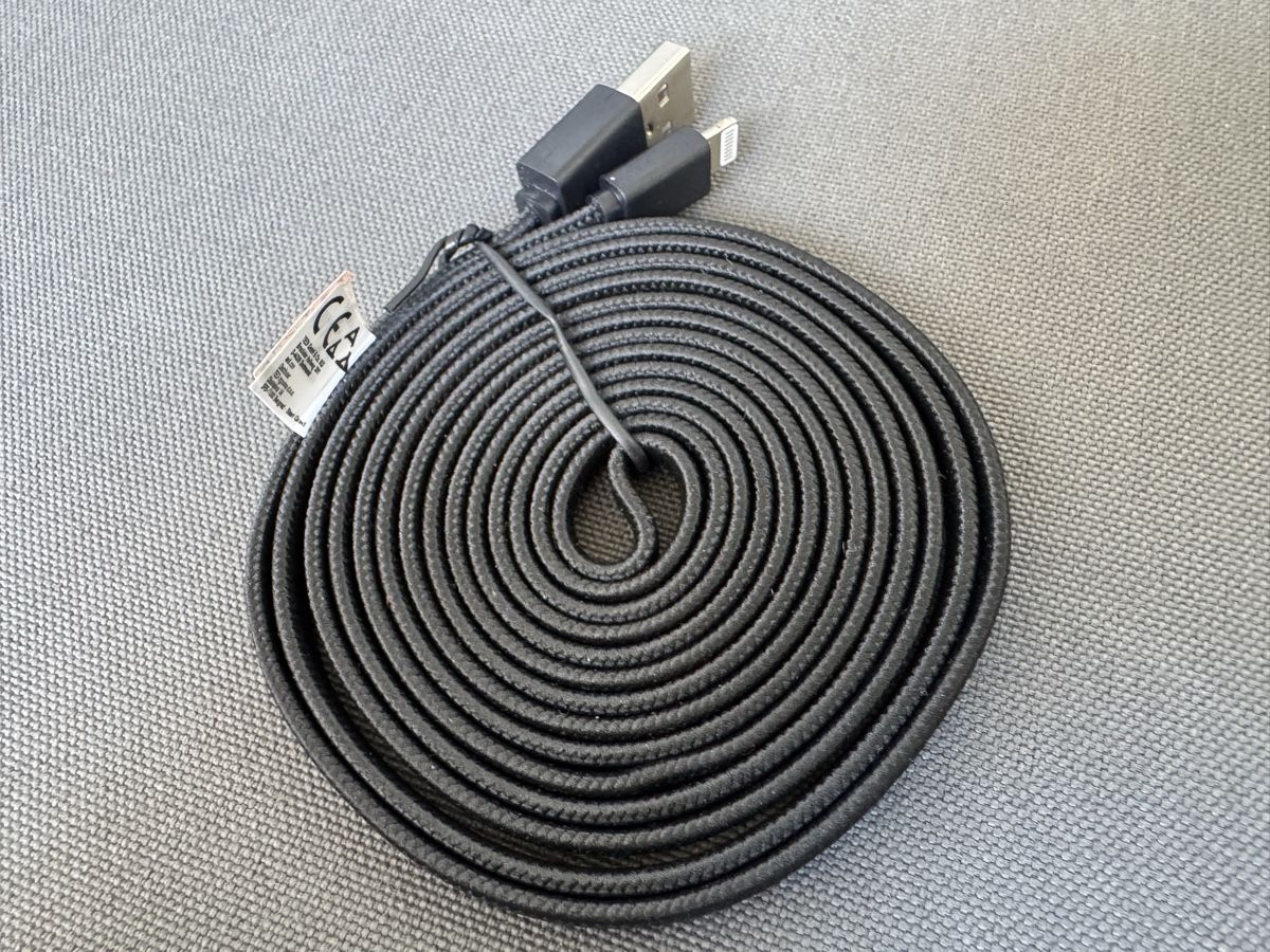 Cavi: Câble USB to Lightning. Neuf – Nuovo (secondo la descrizione) da Lausanne venduto da Denis-