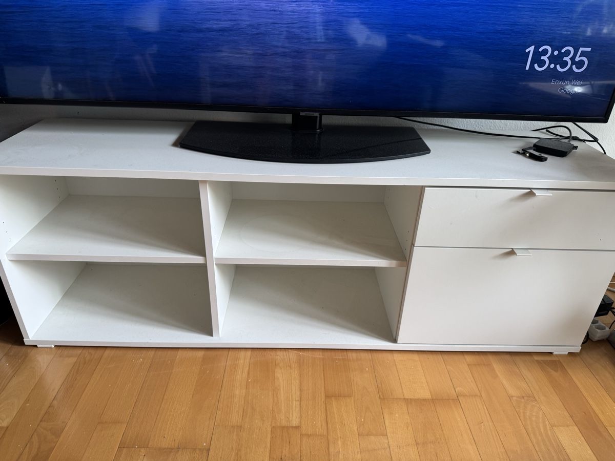 Ikea Mobili TV: Tv móbile – Usato da Bern venduto da dan_n7wy 1