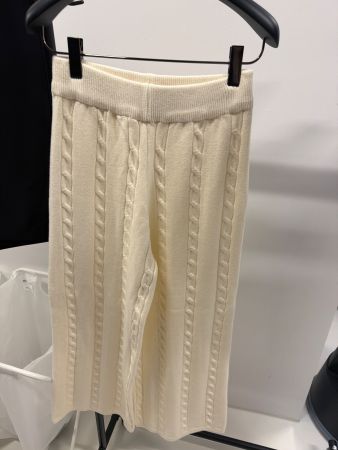 Lounge wear weiss Hose und Rollkragenpullover