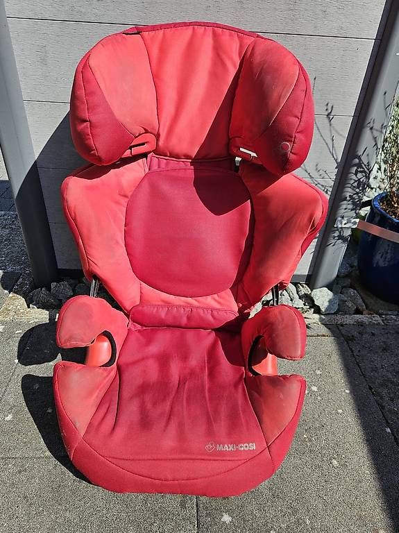 Seggiolini per auto: Maxi cosi sitz 15-36kg – Usato da Aedermannsdorf venduto da Men11 1