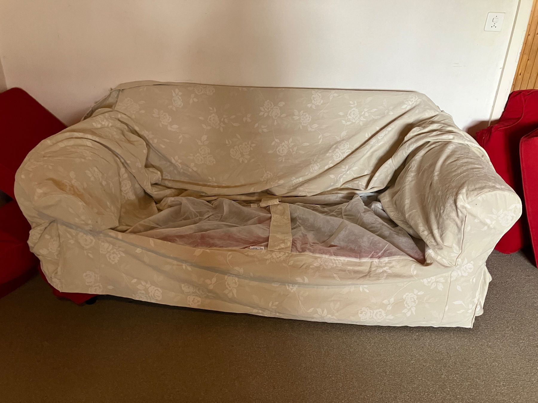 Ikea Sofas: 2er Sofa Ikea Ektorp mit rotem Überzug – Gebraucht aus Baar von Zugi2 2