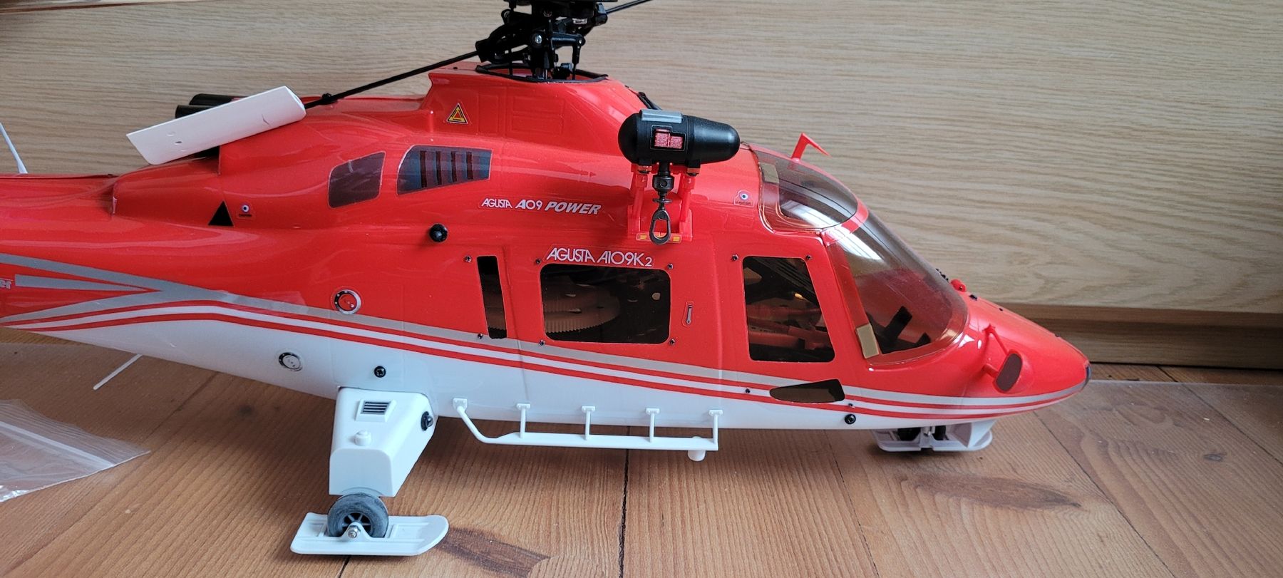 Thunder Tiger RC Kits de montage: RC Thunder Tiger MINI TITAN E325 mit Agusta A109K2 fuselage – D'occasion à Mastrils par csbeko 3