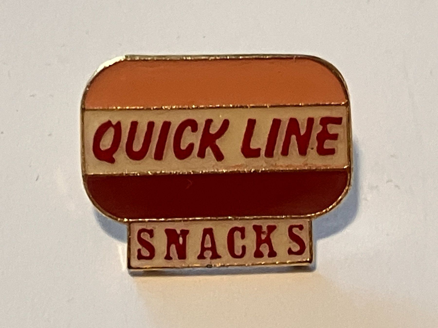 Placchette & Badge: 1 Pin Quick Line Snacks – Usato da Basel venduto da djwwpp
