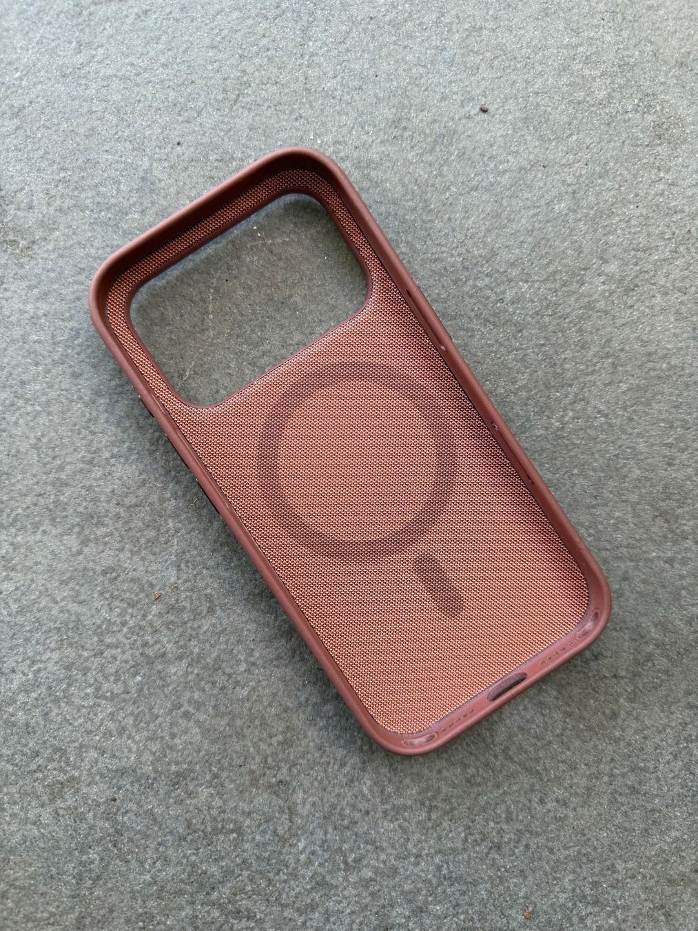 Apple Cover & Protezioni schermo: Apple TechWoven Case iPhone 17 Pro Braun – Usato da Ennetbaden venduto da miboo 1