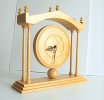 Tempeluhr aus Ahorn Holz