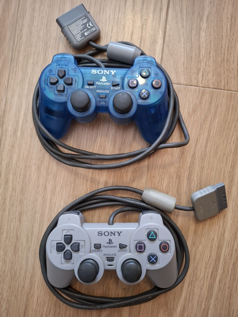 Sony Console: Functional PS1, 8 working games, 2 memory cards and adapter! – Usato da Riva San Vitale venduto da Stekri 2
