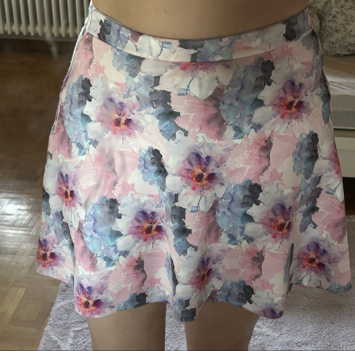 Gonne: Jupe fleurie taille M – Usato da St-Prex venduto da mar_f6t6