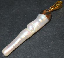 Anhänger L-9569– Natürliche Süßwasser Perle 43mm Barockperle
