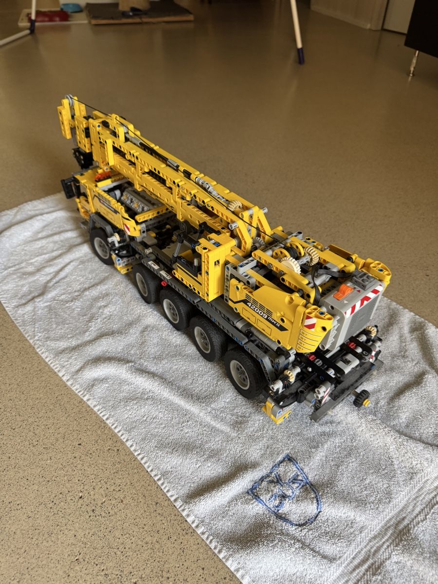 Lego Spielzeuge: Lego Technic Schwerlastkran 42009 – Gebraucht aus Rümlang von MR8 2