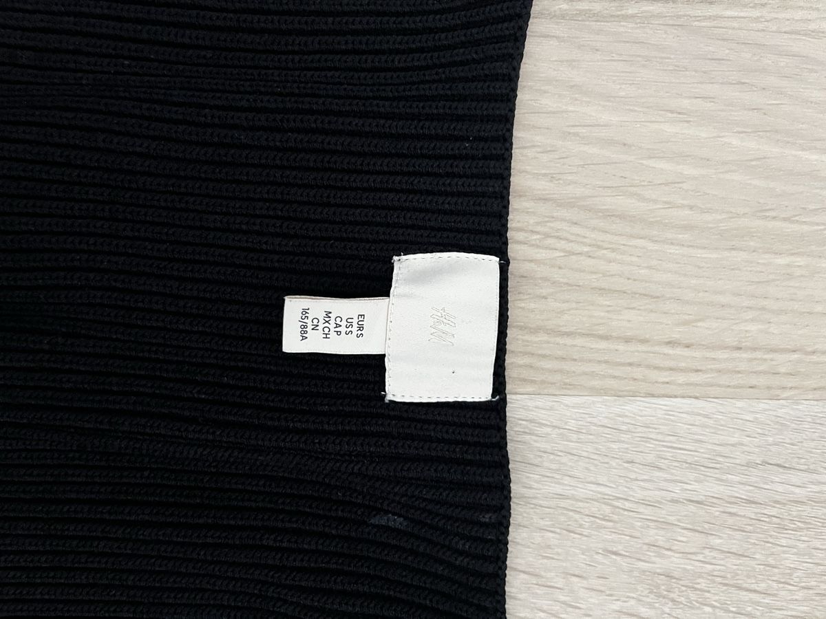 H&M Tops: H&M Black rib knit Top – Gebraucht aus Erlenbach ZH von montecristo2 3