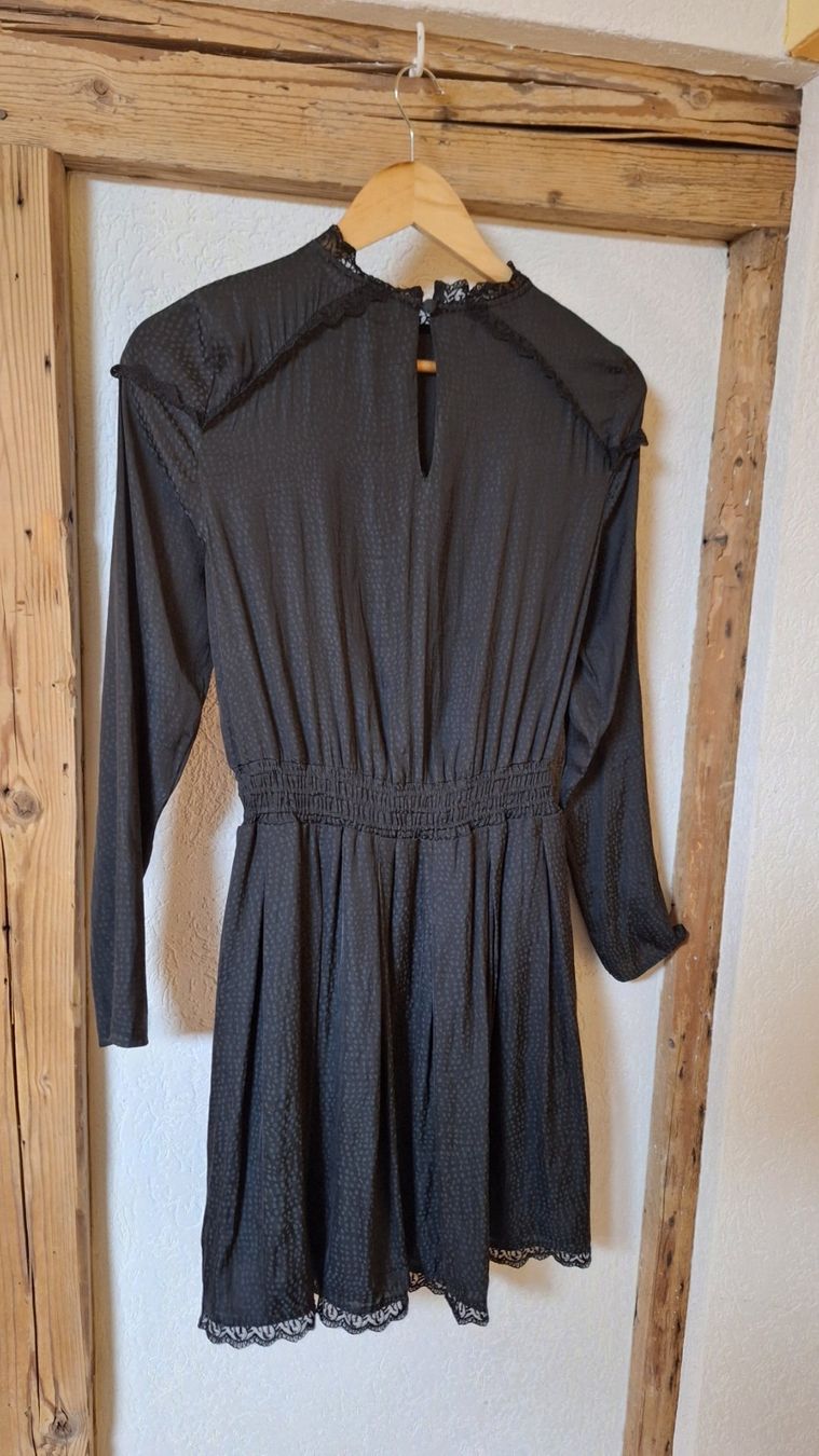 Vestiti: Schwarzes Kleid mit Spitzendetails Gr. 36 – Nuovo (secondo la descrizione) da Wichtrach venduto da Elenagonzi 2