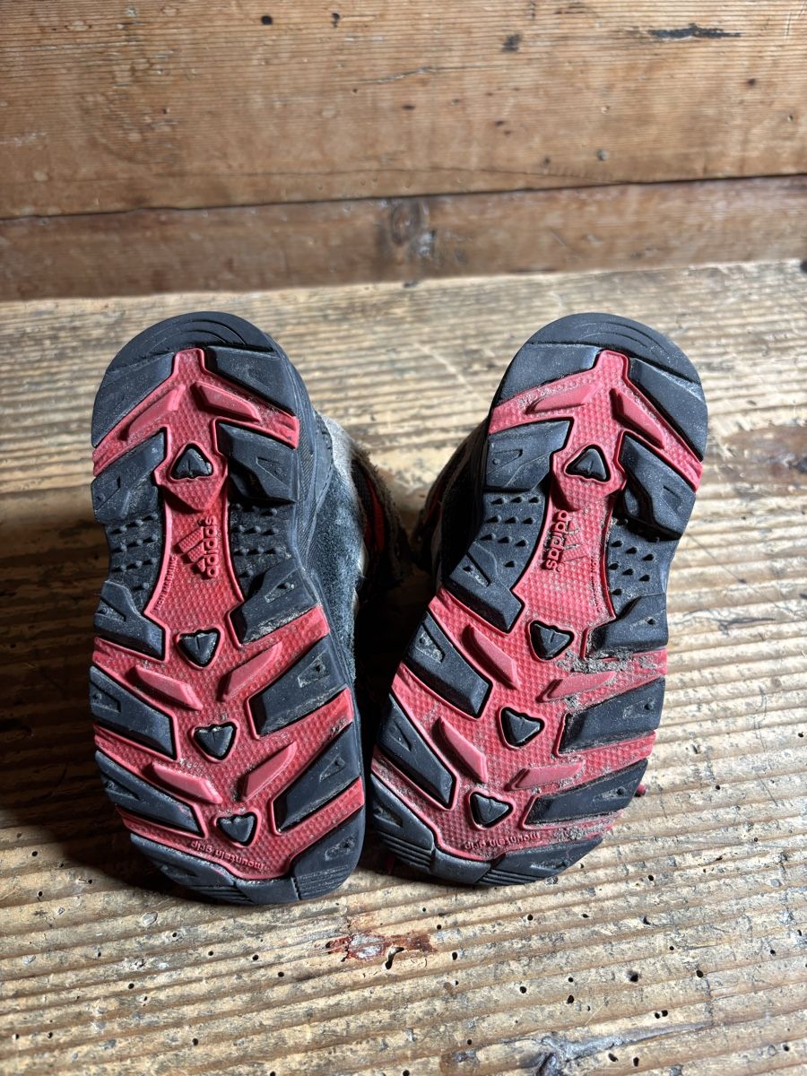 Adidas Chaussures garçon: Adidas Wanderschuhe GR 25 – D'occasion à Zürich par Neon05 2