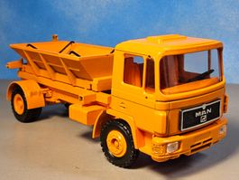 Lastwagen MAN Streuwagen _ original MAN Zubehör _ NEU _1:50