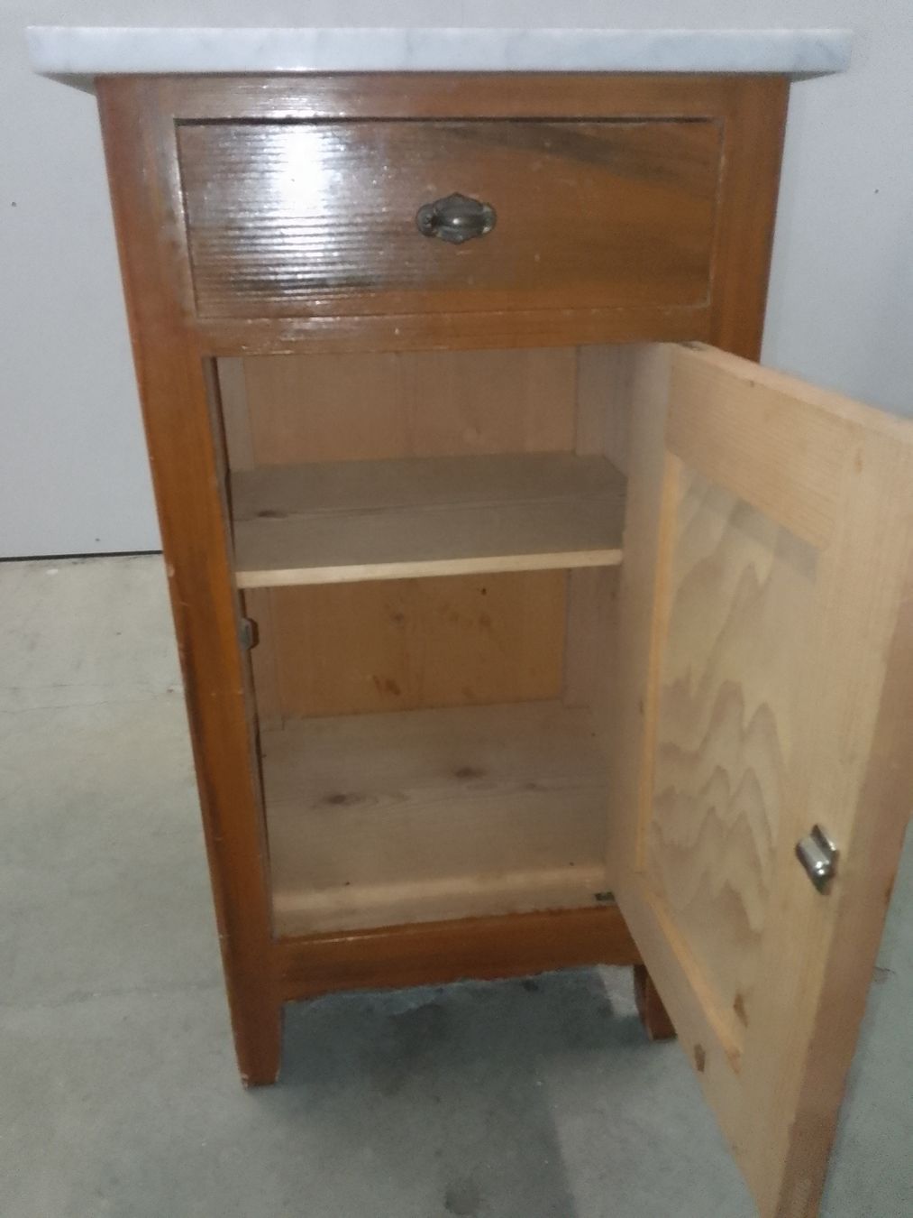 Comodini: Nachttischli Holz/Marmor, mit Schublade. – Usato da Trubschachen venduto da Caddy8 5