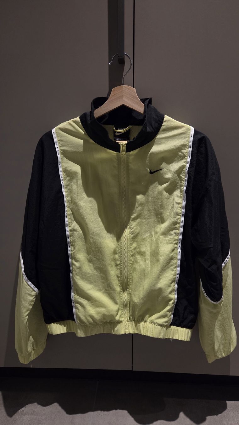 Nike Giacche: Nike Vintage Jacke – Usato da Tentlingen venduto da Damlaja