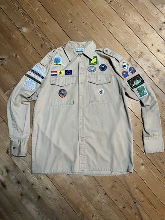 Camicia scout vintage con toppe da collezione! Da non perder