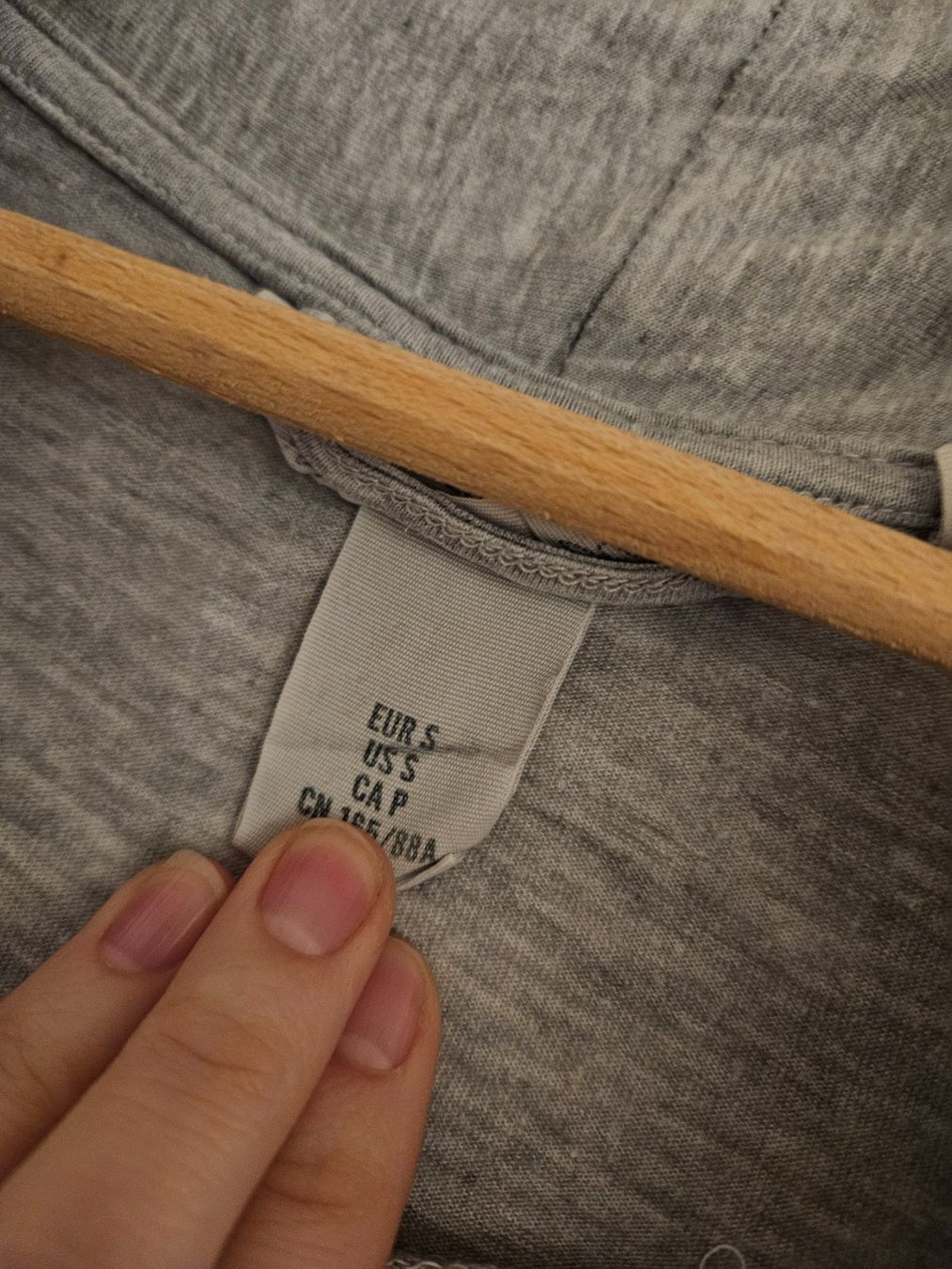 Pullover & Sweatshirts: Graues, feines Jäckli grau Gr.S – Gebraucht aus Schaffhausen von sabrina915 3
