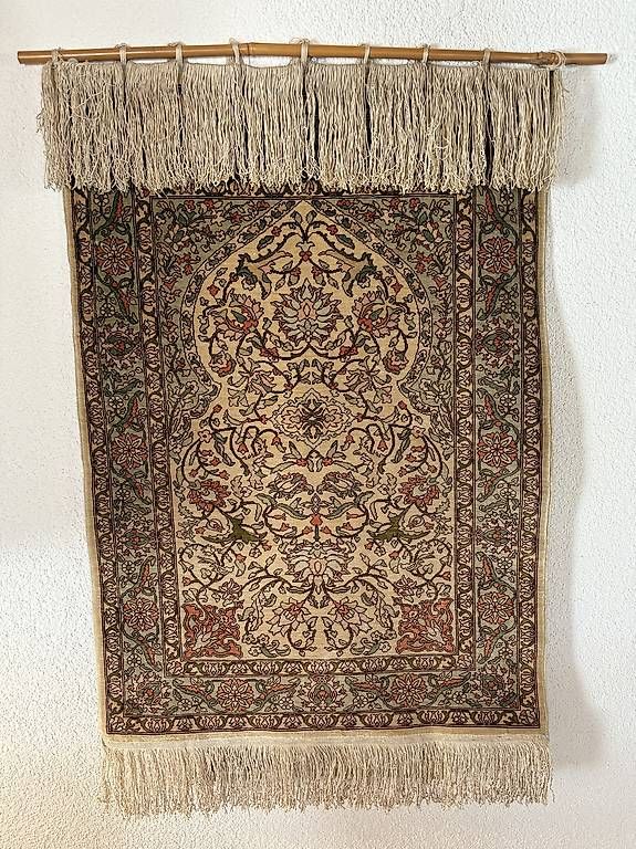 Tappeti: Seidenteppich Hereke / Naturseide Handgeknüpft – Usato da Morschach venduto da Huser84