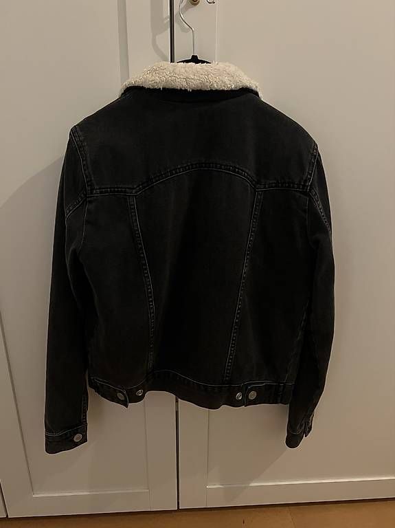 Topshop Jacken: Schwarze Jeansjacke mit Teddy-Innenseite – Gebraucht aus Zürich von nic_l9gv 3