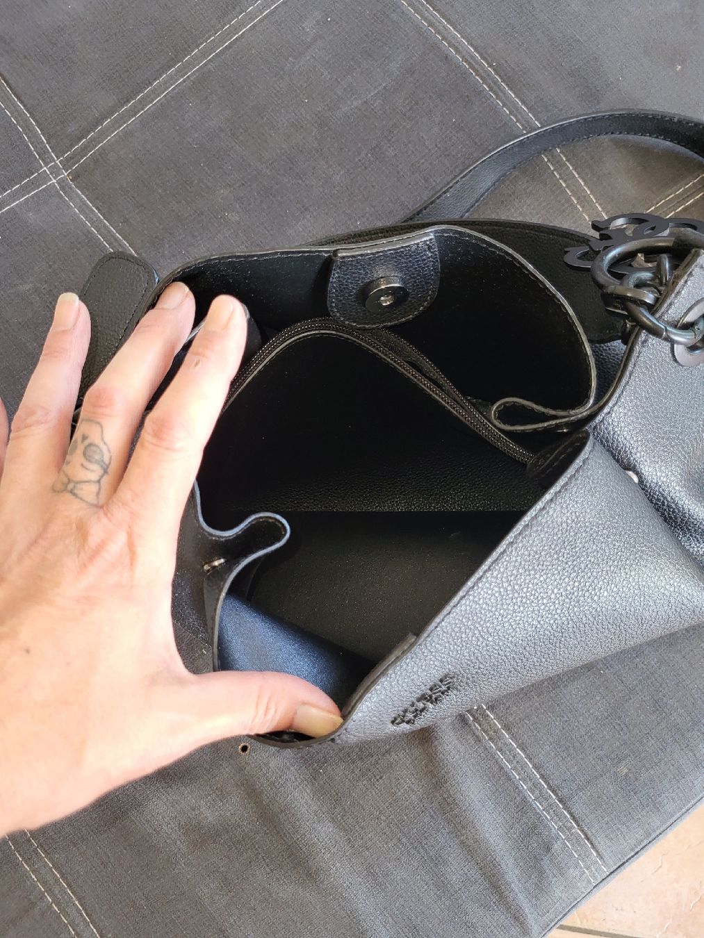 Guess Sacs femmes: sac a main – D'occasion à Sonvilier par cai_9fqf 2