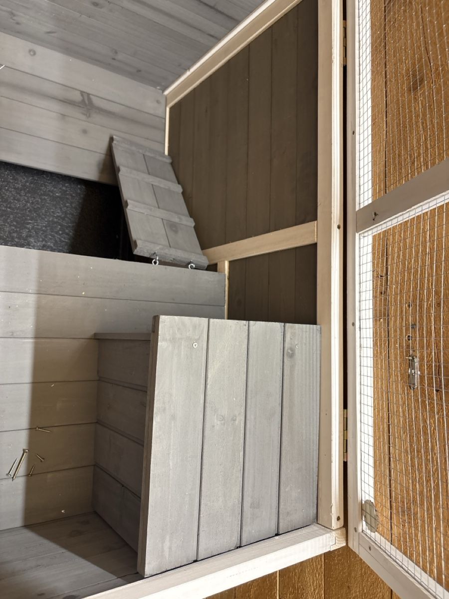 Cages, transport & sécurité: Kleintierstall Holz weiss mit Rollen gebraucht – Neuf avec emballage d'origine à Esslingen par germal 2