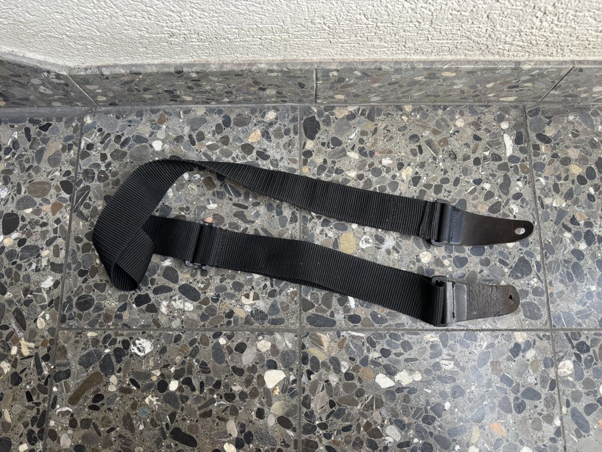 Musikinstrumente: Roland Guitar or Synth Strap – Gebraucht aus Bern von A.W.S.R 1