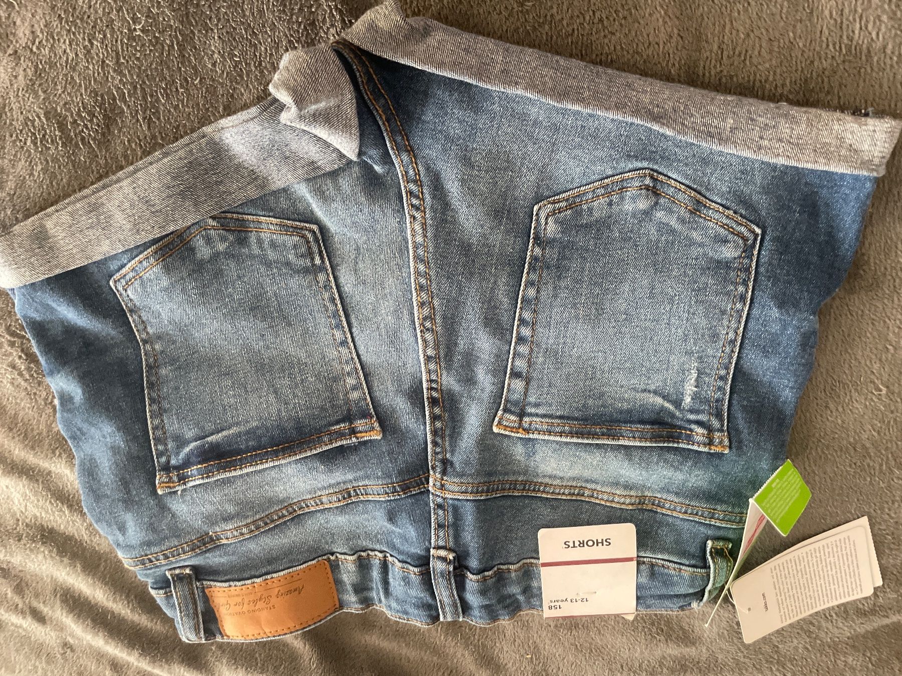 Hosen: Kurze Shorts Jeanshose – Neu (gemäss Beschreibung) aus Flüelen von AU10 1