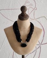 Vintage Collier: ovaler Anhänger an 60 Stränge Rocailles !!