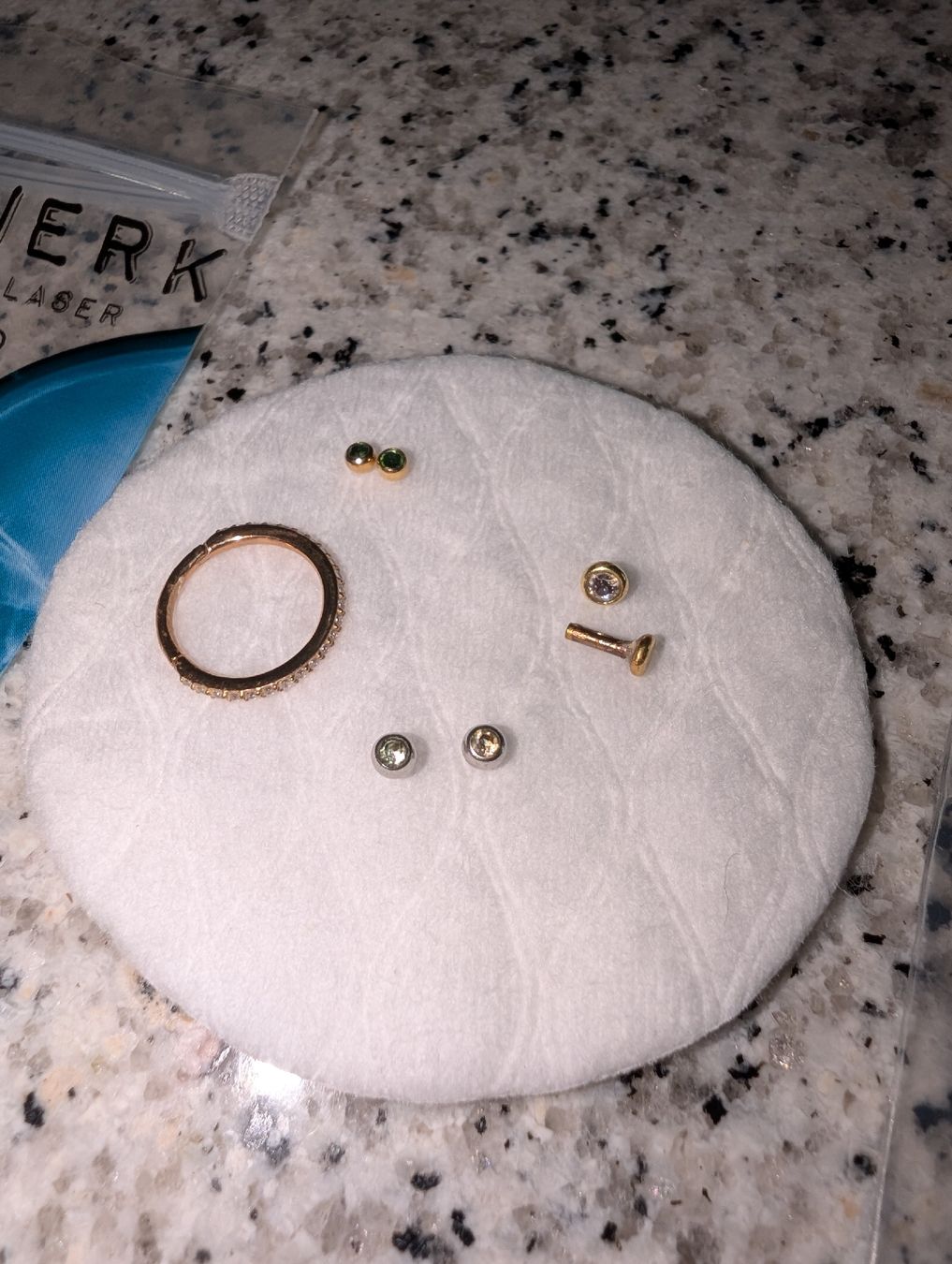 Bijoux piercing: Ohrstecker – D'occasion à St.Gallen par Youfariemurad90 2