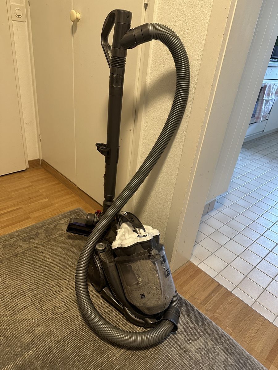 Dyson Staubsauger & Zubehör: Dyson Staubsauger  – Gebraucht aus Zürich von sac_jb8n