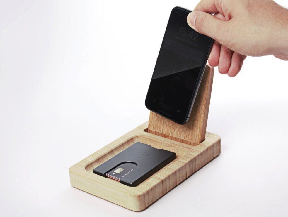 Docking station: Standing Dock chargeur induction bambou – Nuovo e nell'imballaggio originale da Morges venduto da DigiAC 1