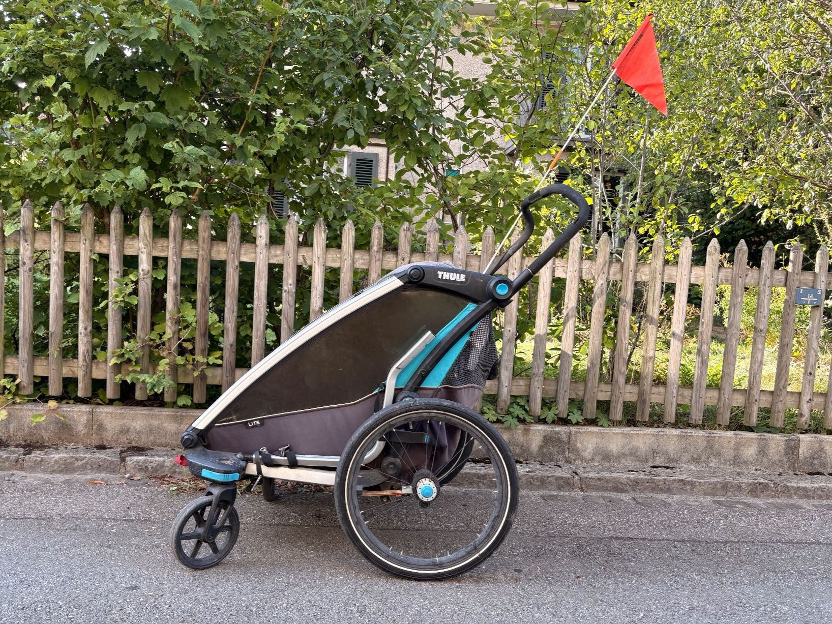 Thule Anhänger: Thule Chariot Lite 2 inkl. Kupplung und Achse – Gebraucht aus Bern von TSB01 2