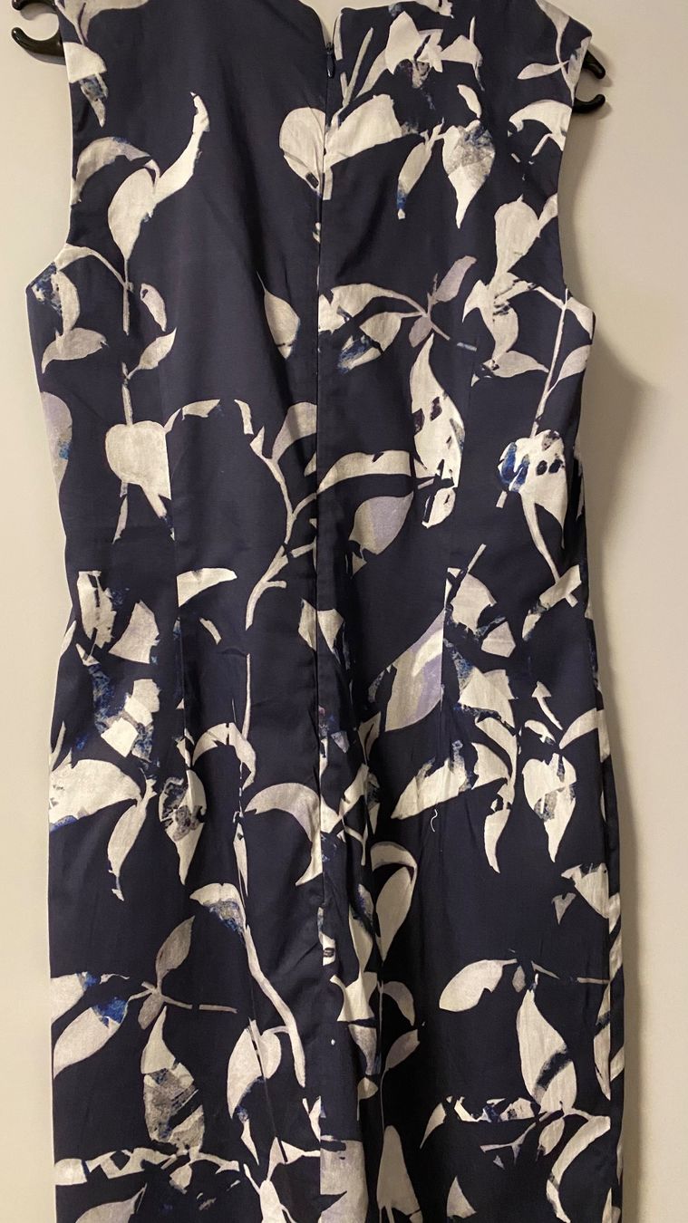 Vestiti: Sommerkleid Dunkelblau mit Blättermuster – Usato da Starrkirch-Wil venduto da sclupain 1