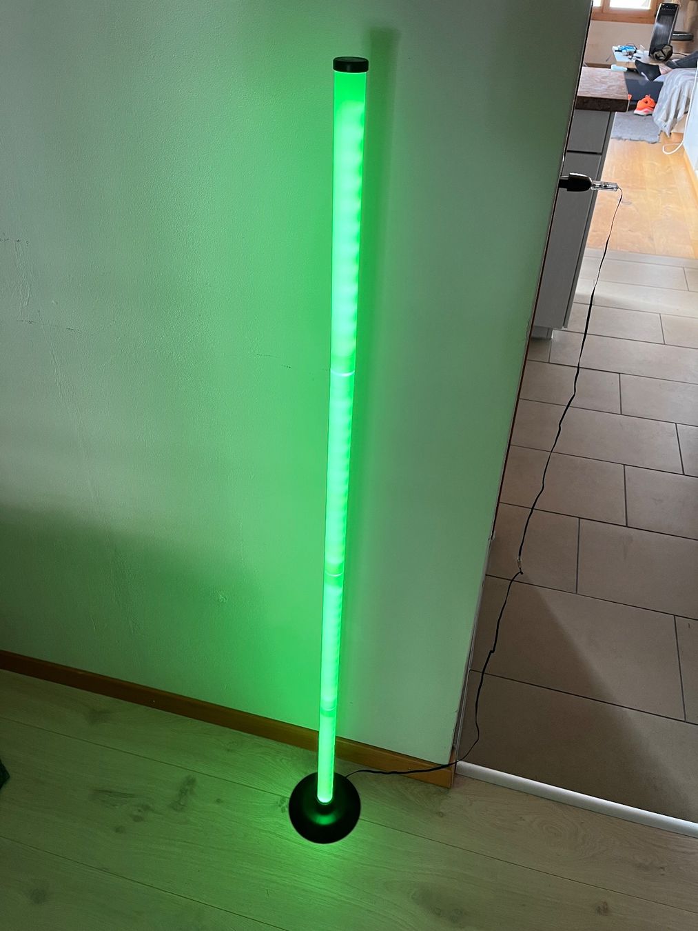 Lampade: LED-Stehlampe mit Farbwechsel – Usato da Engelberg venduto da quequotl 1