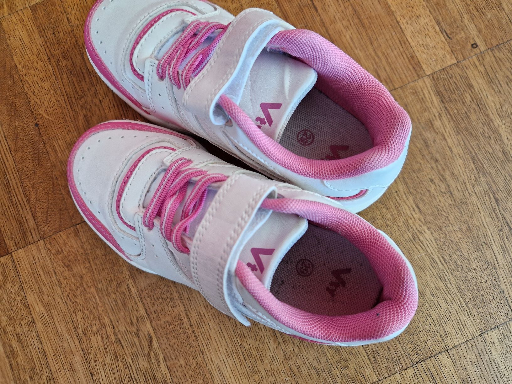 Scarpe per ragazze: Hallenschuhe Gr 29 – Usato da Zug venduto da snussbaumer 2