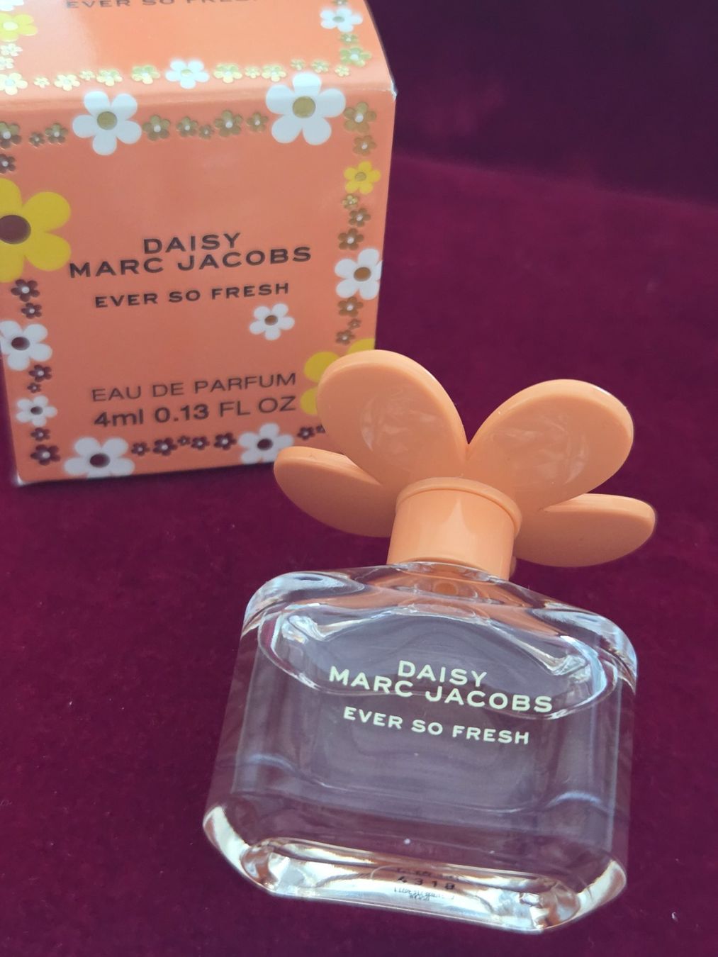Marc Jacobs Flacons: Marc Jacobs Daisy Ever So Fresh Eau de Parfum 4ml – Neu und originalverpackt aus Zürich von fairplayer_zurich