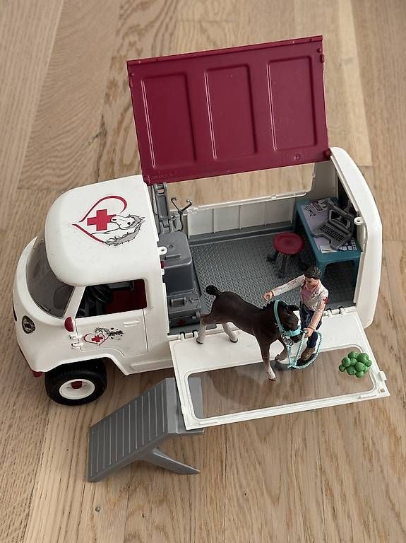 Giocattoli: Schleich Mobile Tierarzt mit Fohlen – Usato da Basel venduto da DanWa