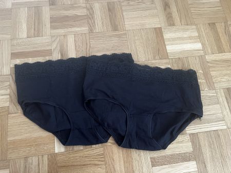 2 Damen Unterhosen Grösse S schwarz Spitze neuwertig