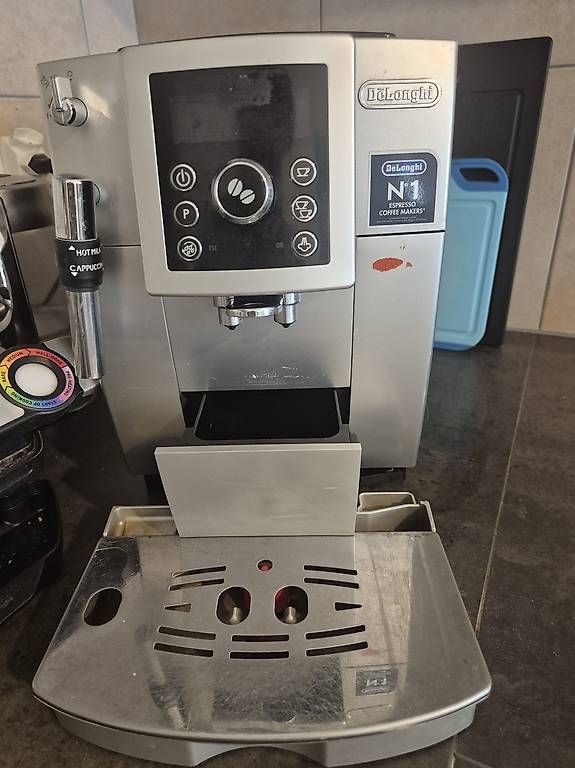 De'Longhi Kaffeemaschinen & Espressomaschinen: DeLonghi Kaffeevollautomat mit Milchaufschäumer – Gebraucht aus Basel von buk_ppp8 1