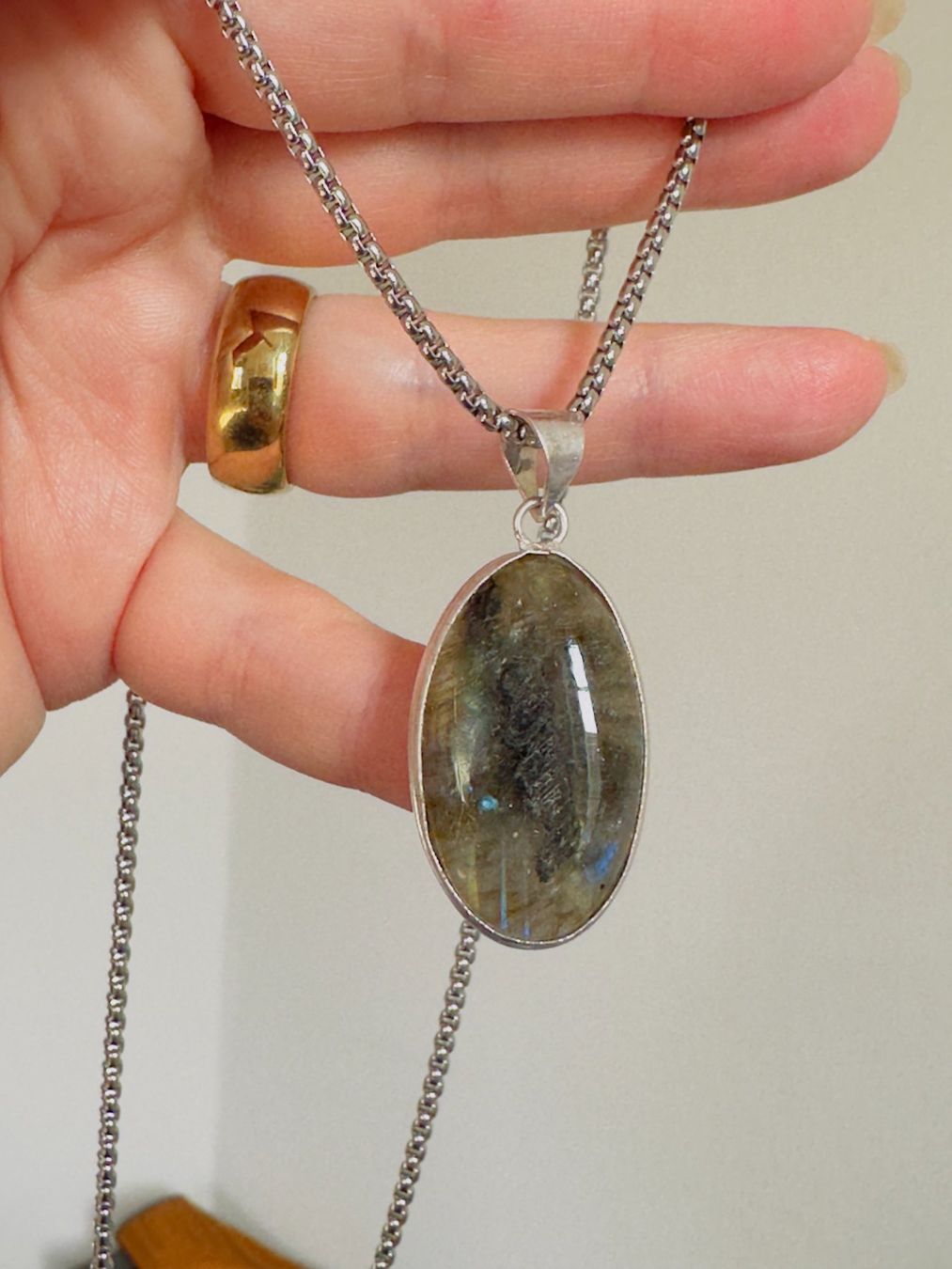 Ketten: Fashionable labradorite necklace – Neu und originalverpackt aus Genève von AGBERG 8
