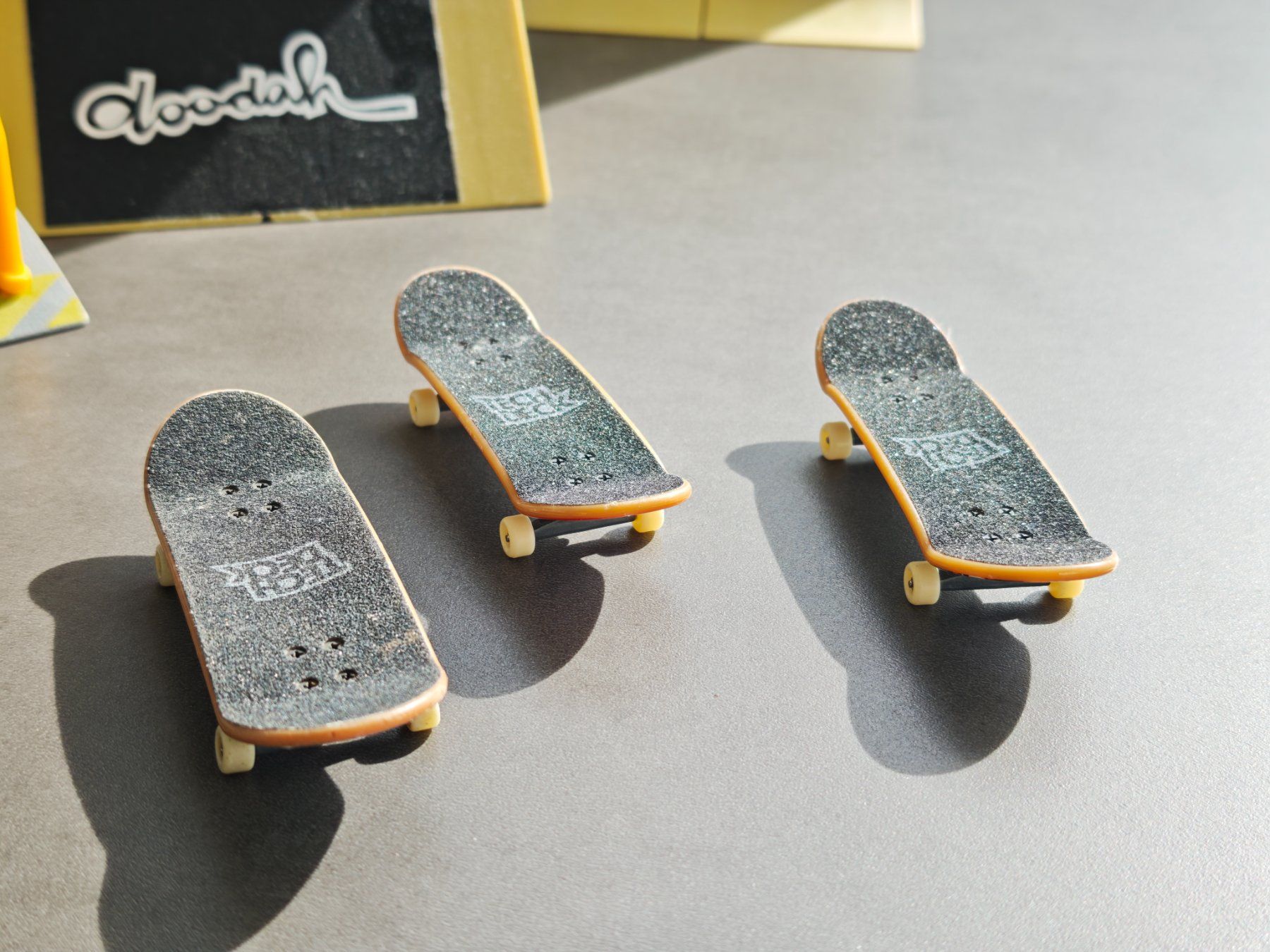 Jouets: Tech Deck Skate Park Sets mit 3 Fingerboards – D'occasion à Bätterkinden par Flotime 1