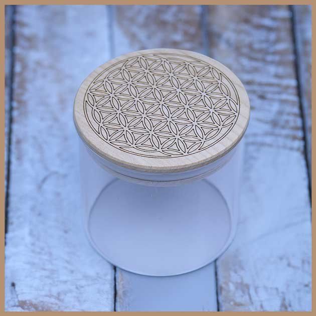 Tutte le decorazioni: Geschenkidee "Blume des Lebens" - Glas mit Buchendeckel – Nuovo e nell'imballaggio originale da Schwyz venduto da Riba6367