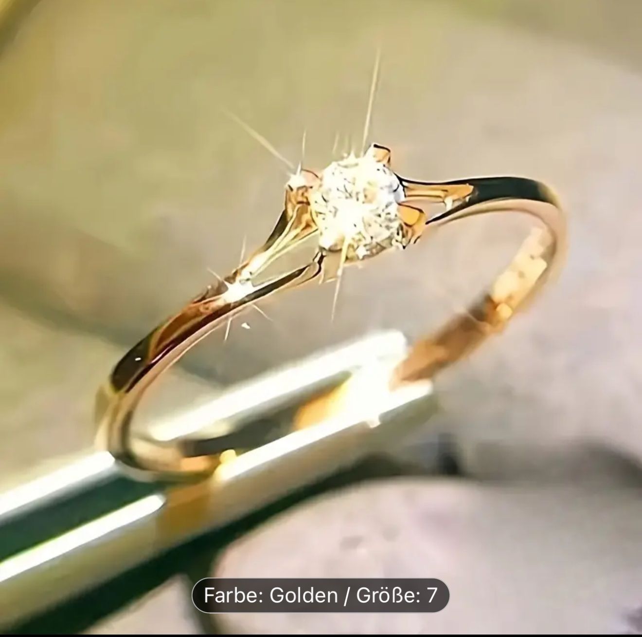 Anelli: Schlichter goldfarbener Zirkonia Ring Grösse 7 – Nuovo e nell'imballaggio originale da Kehrsatz venduto da Matumbaaa