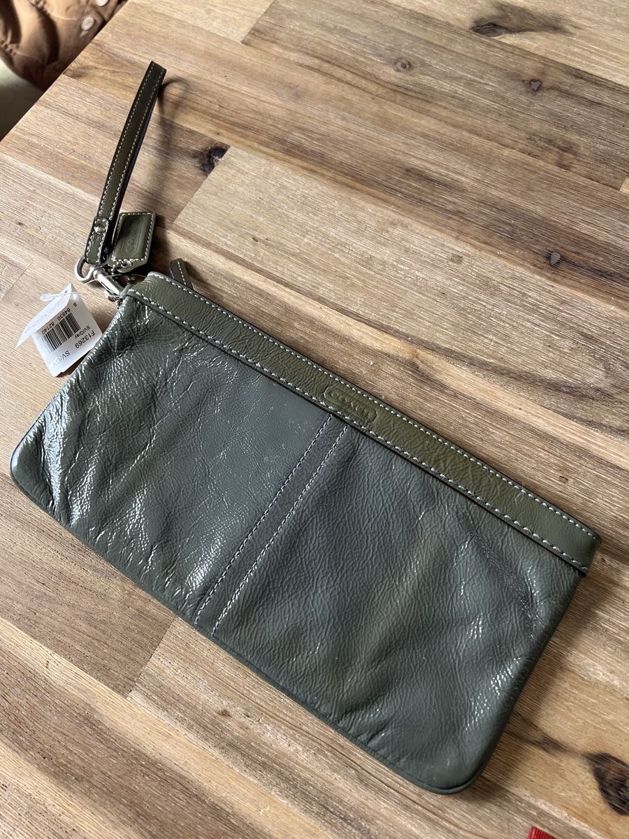 Coach Taschen für Damen: Coach Clutch Neu (defekt) – Defekt aus Triesen von bubita