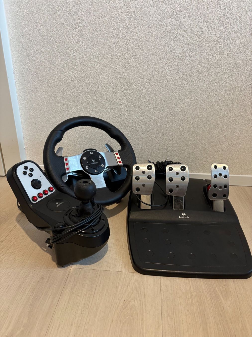 Logitech Controller: Logitech G27 Lenkrad – Usato da Niederbipp venduto da rom_6bb2