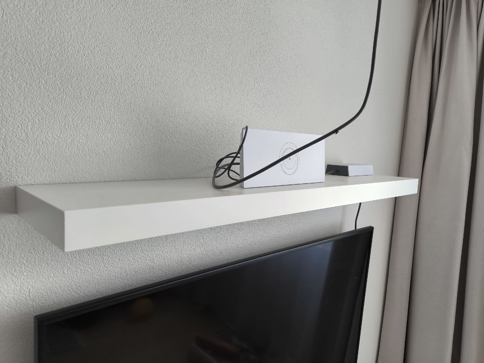 Mobili TV: Lowboard und Komode LYON weiß – Usato da Lichtensteig venduto da Anton78 3