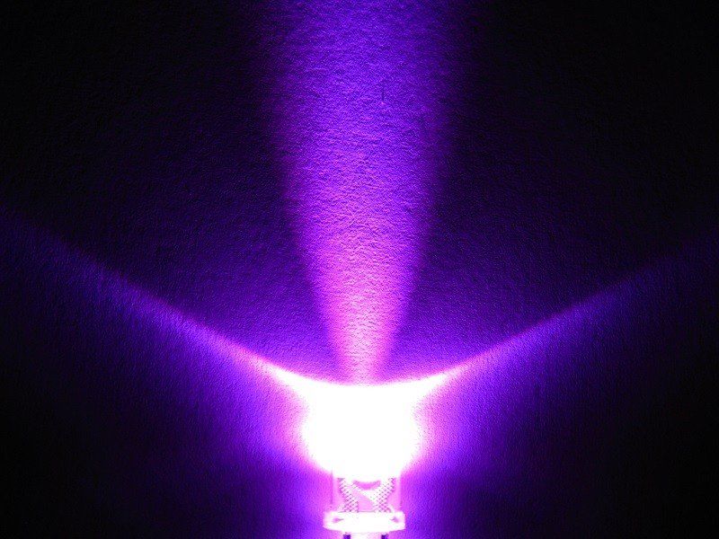 Componenti elettronici: 100Stk. 5mm LED transparent pink – Nuovo e nell'imballaggio originale da Illnau venduto da diy-shop