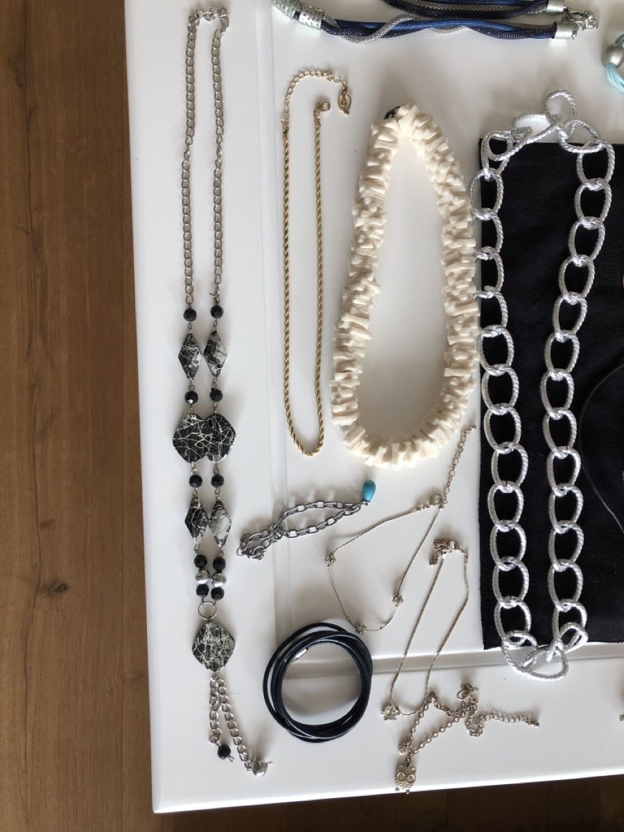 Altri gioielli: Grosses Konvolut Modeschmuck: Halsketten, Armbänder, Brosche – Usato da Läufelfingen venduto da Original100 1
